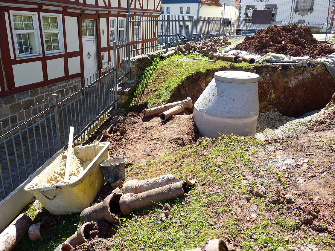 Kanalisierungsarbeiten an St. Crescentius (Foto: Karl-Franz Thiede)